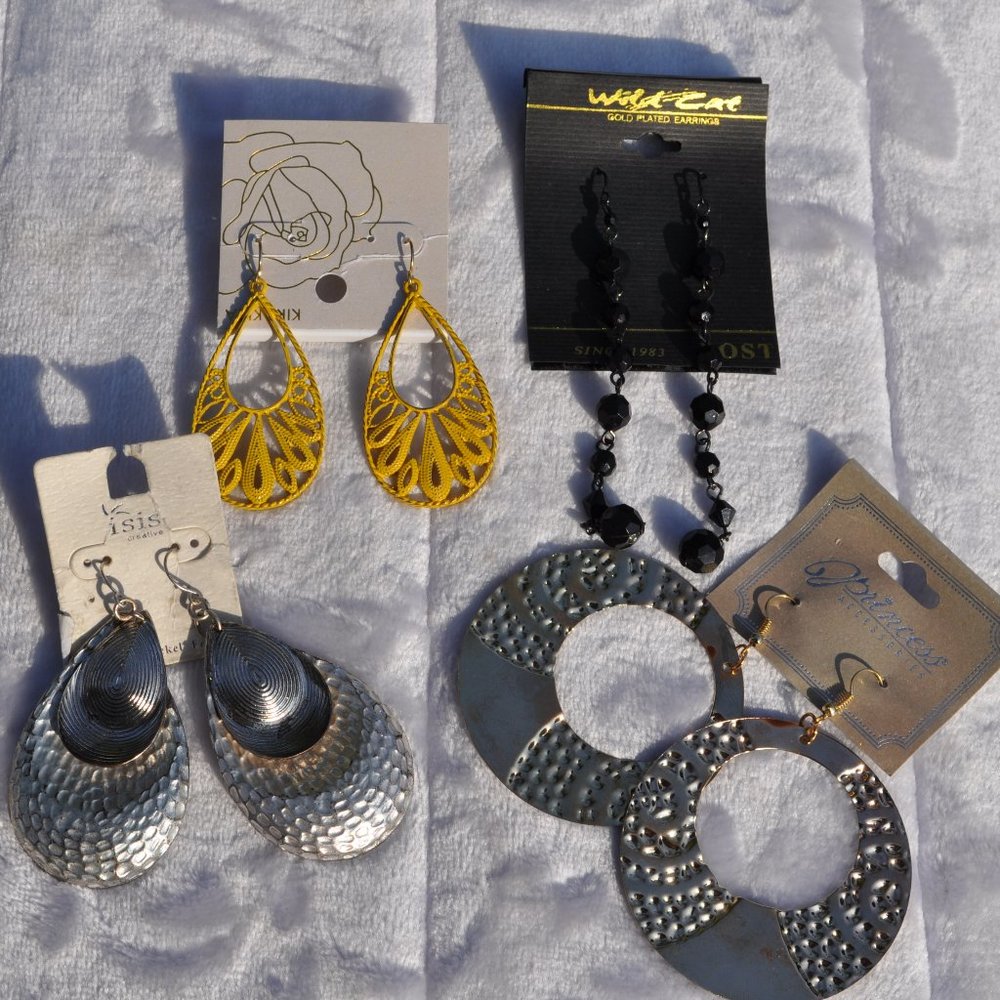 Jewelry Lot fashion Earrings 4 pcs brand new mostly all them with tags